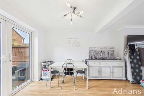 3 bedroom semi-detached house for sale, Gordon Road, Moulsham Lodge, Chelmsford