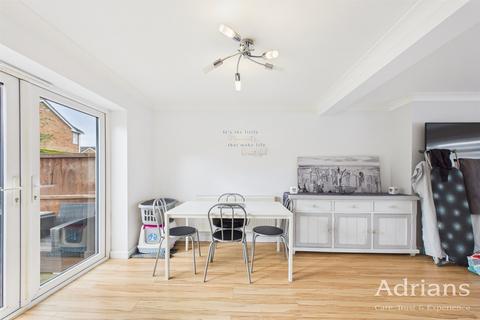 3 bedroom semi-detached house for sale, Gordon Road, CM2