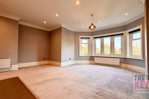 2 bedroom flat for sale, Grimston Gardens, Folkestone, Kent CT20 2PU