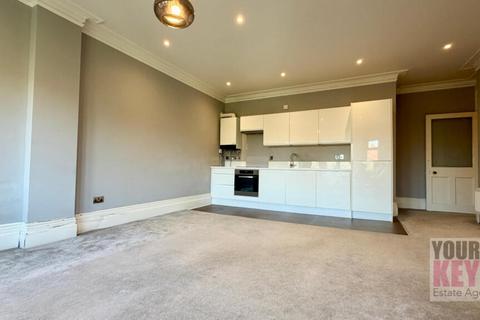 2 bedroom flat for sale, Grimston Gardens, Folkestone, Kent CT20 2PU