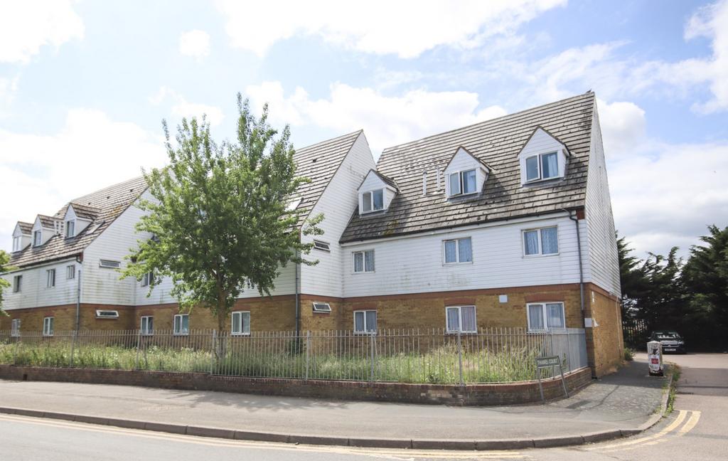 Parking   walking distance to the beach   sea vie