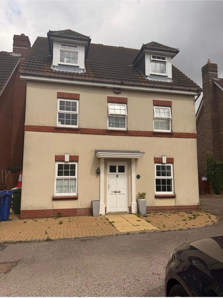 A bright and furnished room available