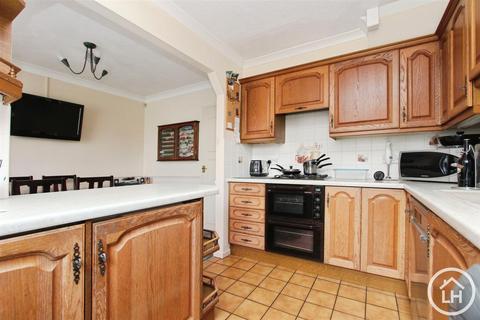 3 bedroom semi-detached house for sale, Foxgrove, Sittingbourne