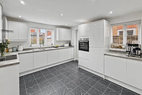 4 bedroom detached house for sale, Parkside Close, Radcliffe, M26