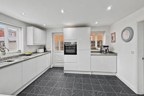 4 bedroom detached house for sale, Parkside Close, Radcliffe, M26