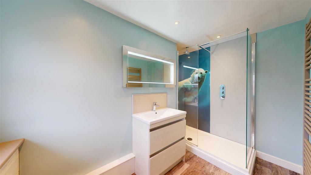 Capel Close 1, Darwin's Wood En Suite Shower Room