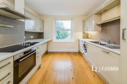 3 bedroom flat to rent - Railway Approach, East Grinstead, RH19