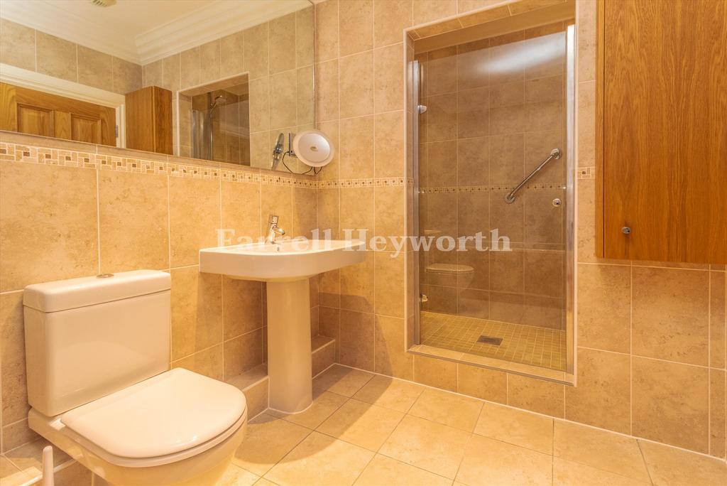 Master En Suite imag