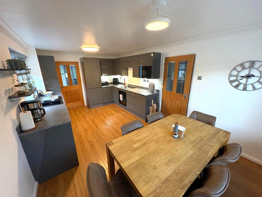 Kitchen / Dining Room