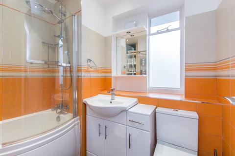 2 bedroom flat for sale, Balham Hill, Balham, London, SW12