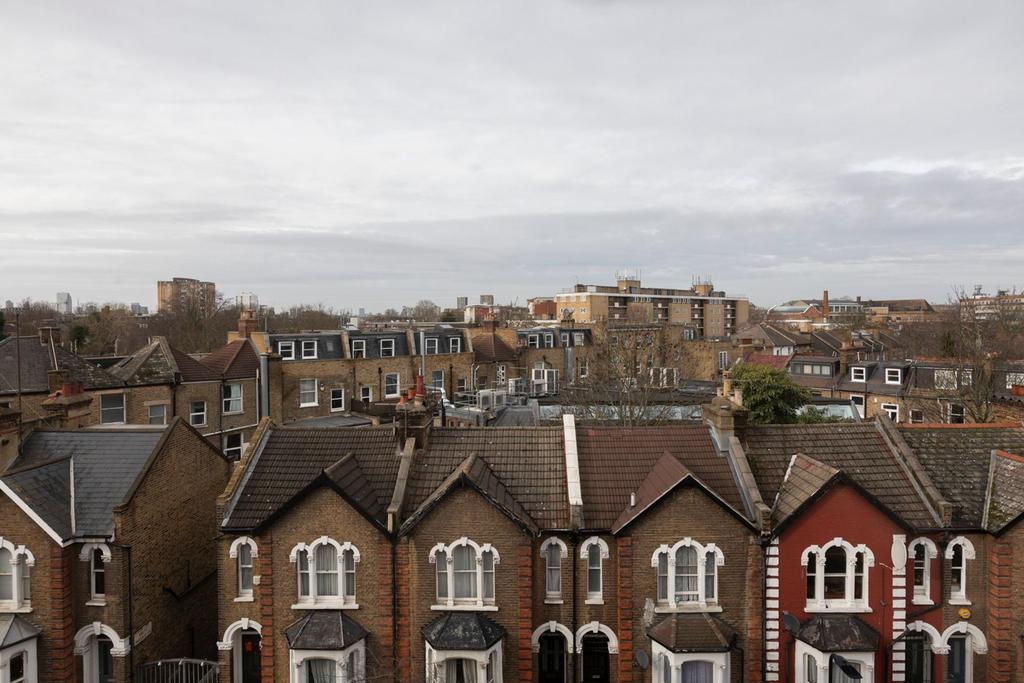 Quested Court E8