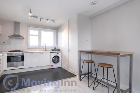 3 bedroom flat to rent, Hydethorpe Road, Balham, SW12 0JH