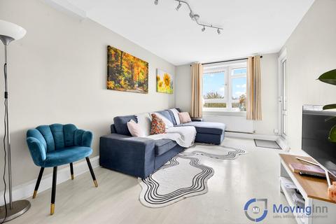 3 bedroom flat to rent, Hydethorpe Road, Balham, SW12 0JH