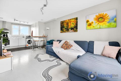 3 bedroom flat to rent, Hydethorpe Road, Balham, SW12 0JH