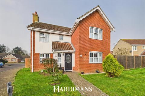4 bedroom detached house for sale, Ark Close, Kessingland