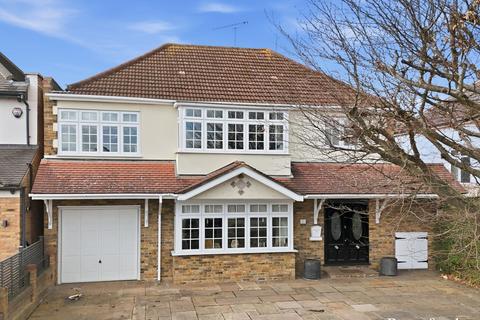 4 bedroom detached house for sale, Wingletye Lane, Hornchurch, RM11