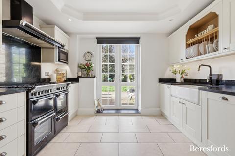 4 bedroom detached house for sale, Wingletye Lane, Hornchurch, RM11