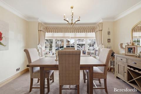 4 bedroom detached house for sale, Wingletye Lane, Hornchurch, RM11