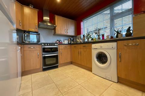 4 bedroom semi-detached bungalow for sale, Osgodby Crescent, Scarborough, YO11