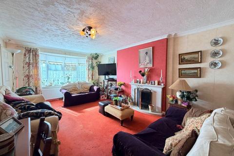 4 bedroom semi-detached bungalow for sale, Osgodby Crescent, Scarborough, YO11