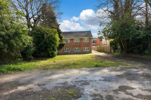 84 Connaught Road, Fleet GU51