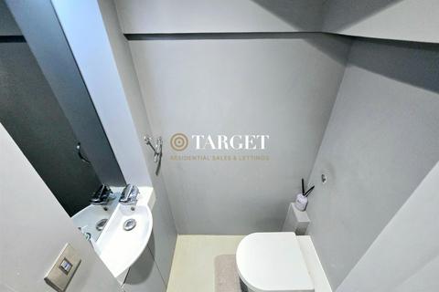 3 bedroom end of terrace house to rent, Leyburn Road, London N18