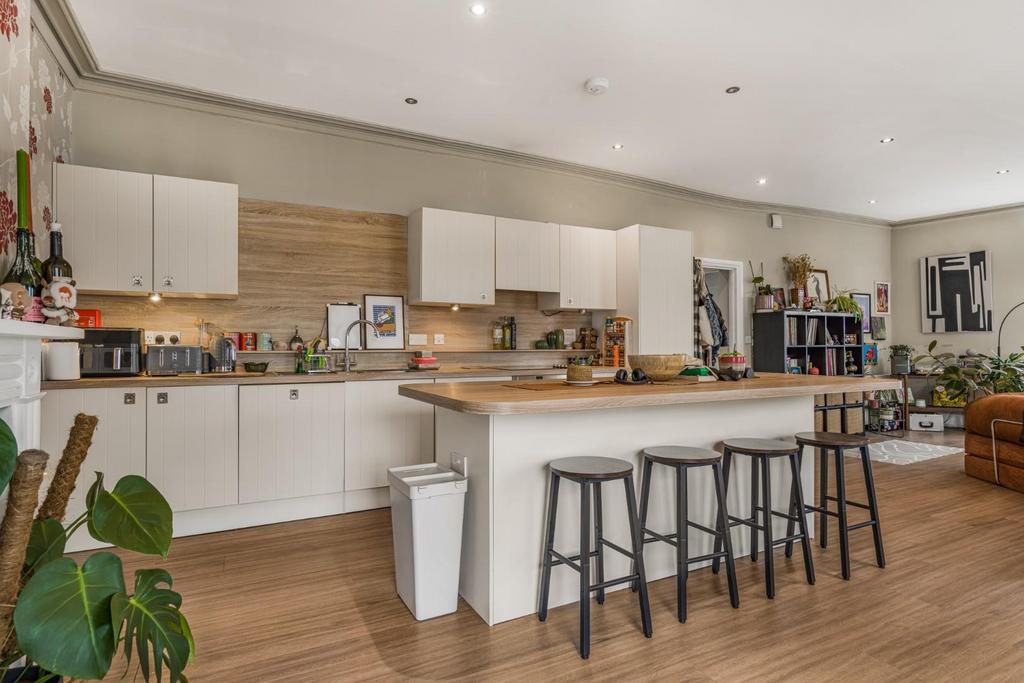 Flat 3 99 Promenade-11.jpg