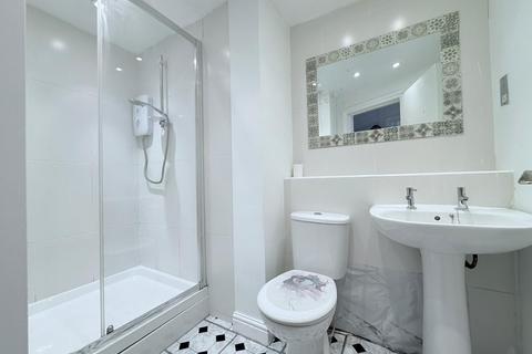 2 bedroom property to rent, Elm Avenue, Nottingham, NG3