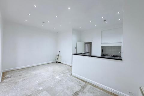 2 bedroom property to rent, Elm Avenue, Nottingham, NG3