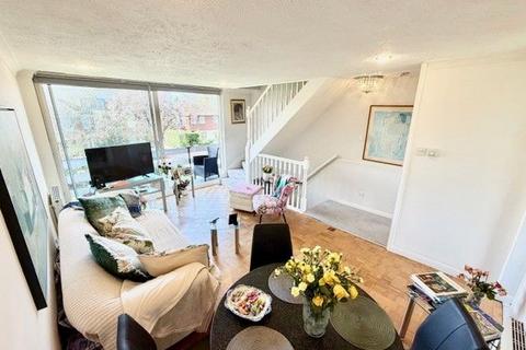 2 bedroom flat for sale, California Lane, Bushey WD23