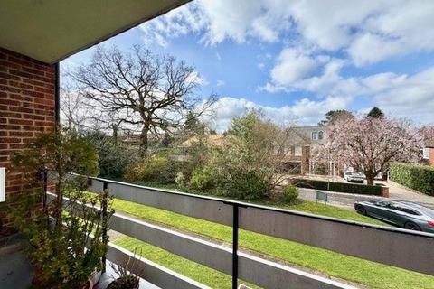2 bedroom flat for sale, California Lane, Bushey WD23
