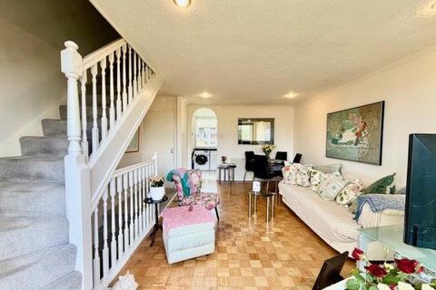 2 bedroom flat for sale, California Lane, Bushey WD23
