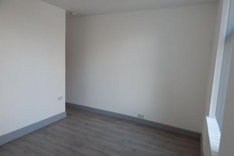 3 bedroom semi-detached house to rent, Purlwell Lane, Batley