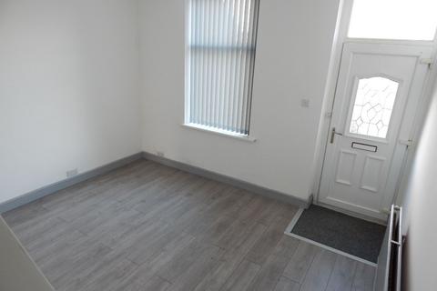 3 bedroom semi-detached house to rent, Purlwell Lane, Batley