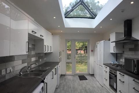 8 bedroom house to rent, Wellington Road, Manchester M14