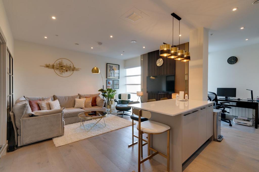 AHM - F31, 376 A Clapham Rd, SW9-5.jpg