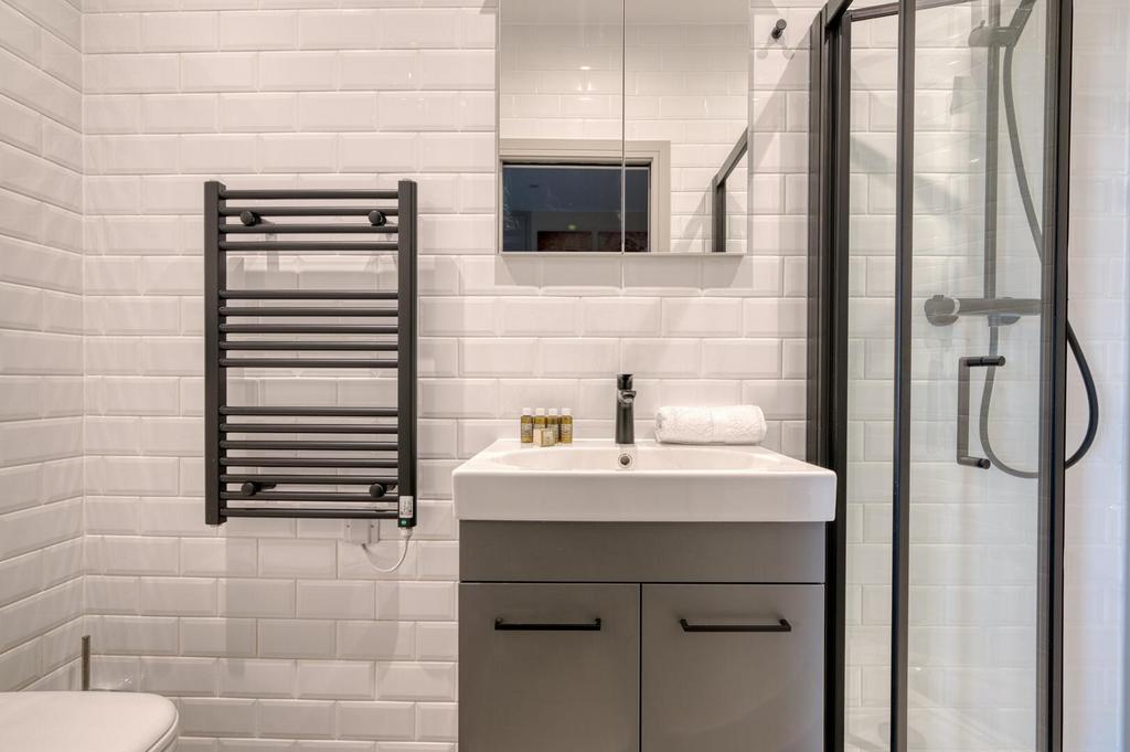 AHM - F31, 376 A Clapham Rd, SW9-4.jpg
