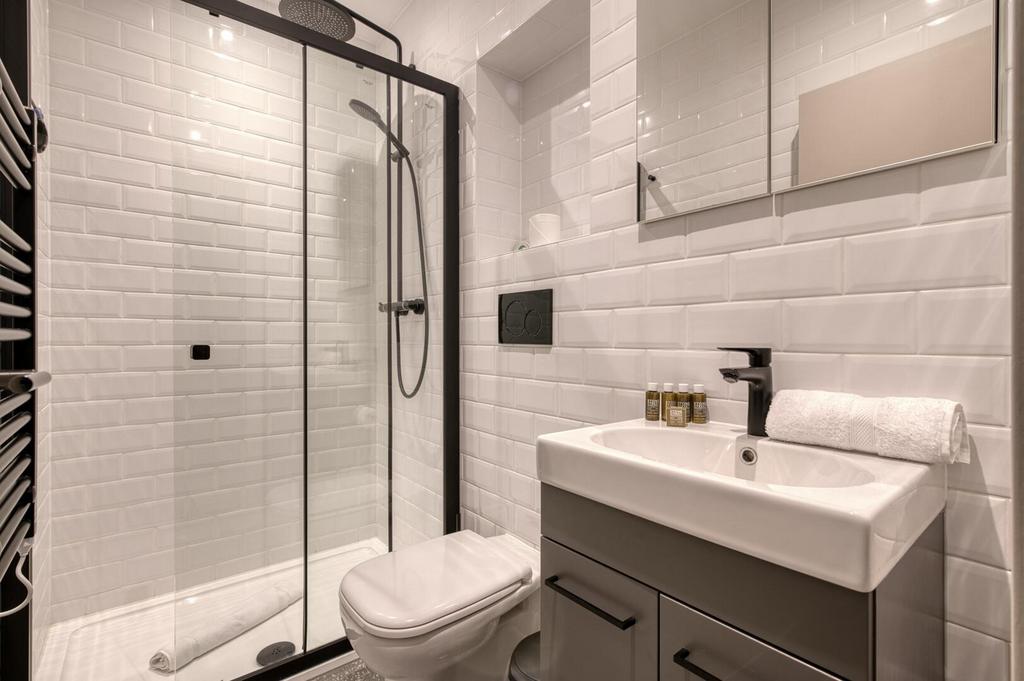 AHM - F31, 376 A Clapham Rd, SW9-1.jpg