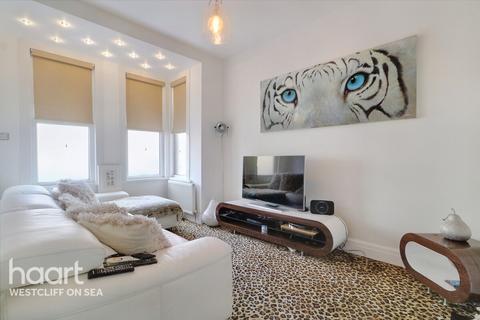 2 bedroom flat for sale - Westcliff Park Drive, Westcliff-On-Sea