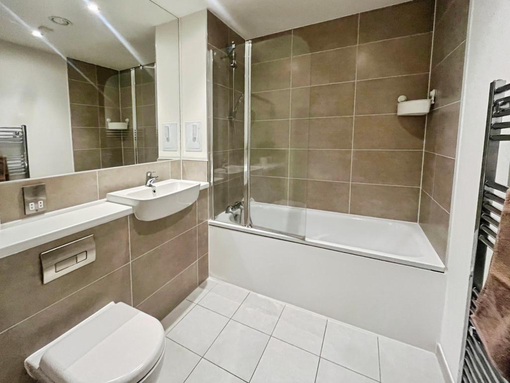 Pbox-bathroom-338432.jpeg