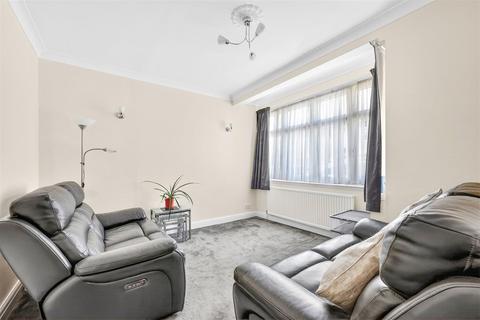 3 bedroom terraced house for sale, Inverness Drive, Hainault