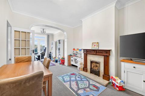 3 bedroom terraced house for sale, Inverness Drive, Hainault