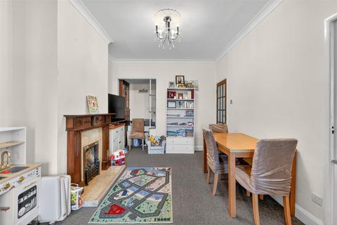 3 bedroom terraced house for sale, Inverness Drive, Hainault