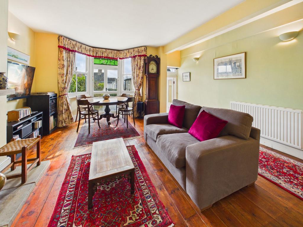 Sitting/living room