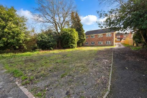 84 Connaught Road, Fleet GU51