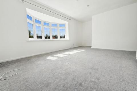 2 bedroom flat to rent, 84 Connaught Road, Fleet GU51