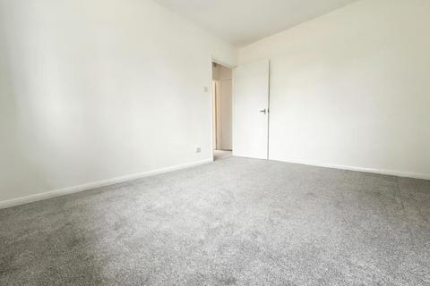 2 bedroom flat to rent, 84 Connaught Road, Fleet GU51
