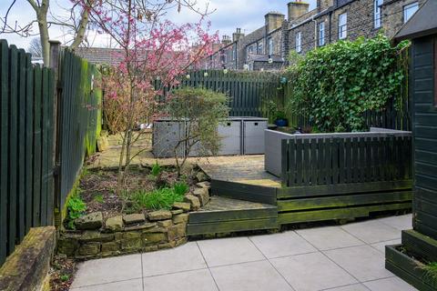 3 bedroom end of terrace house for sale, Pickard Lane, Silsden