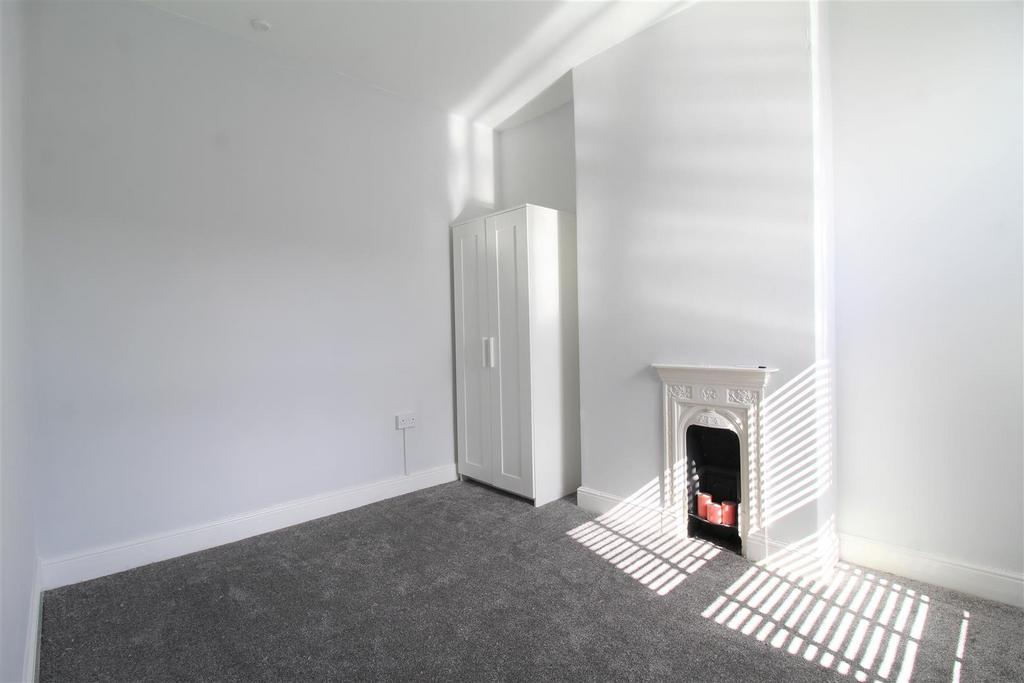 9 Bedroom 2.JPG