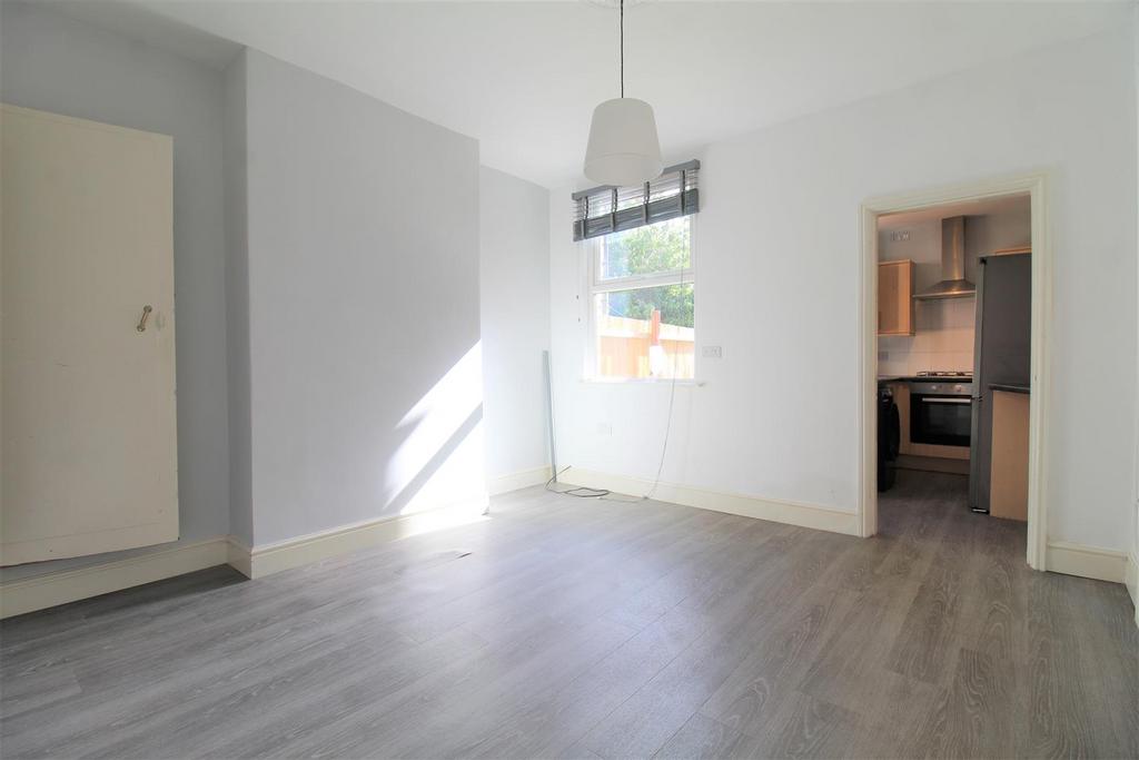 4 Dining Room.JPG